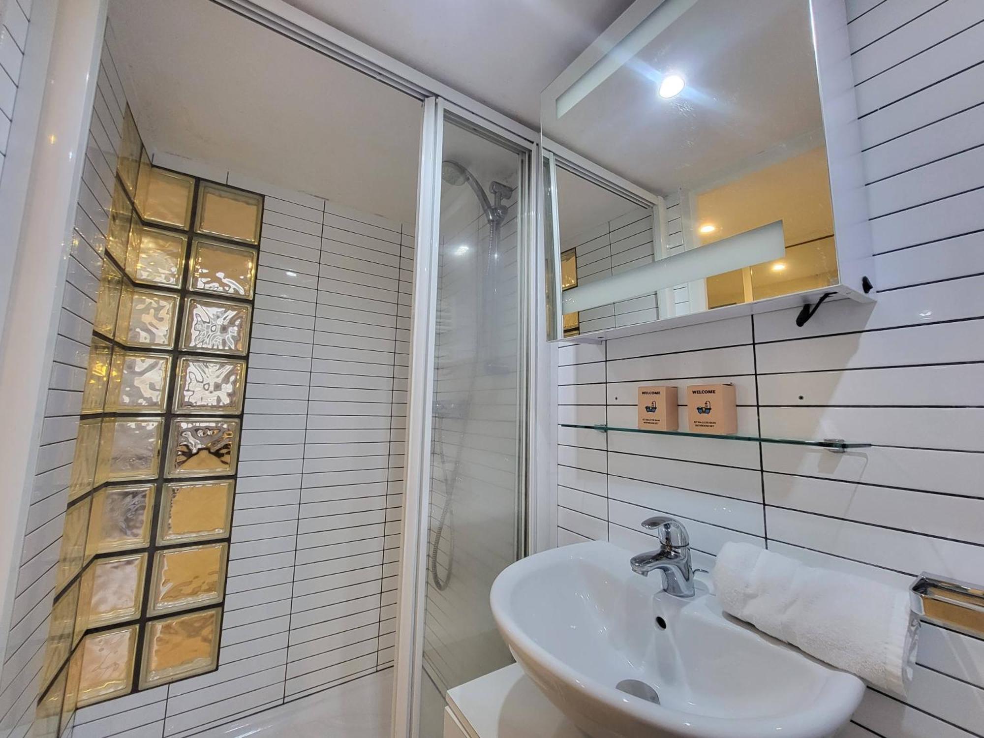 Apartment Au Coeur Du Vieux-nice - Plages - Mezzanine - 3 Personnes - A Pied! Nizza