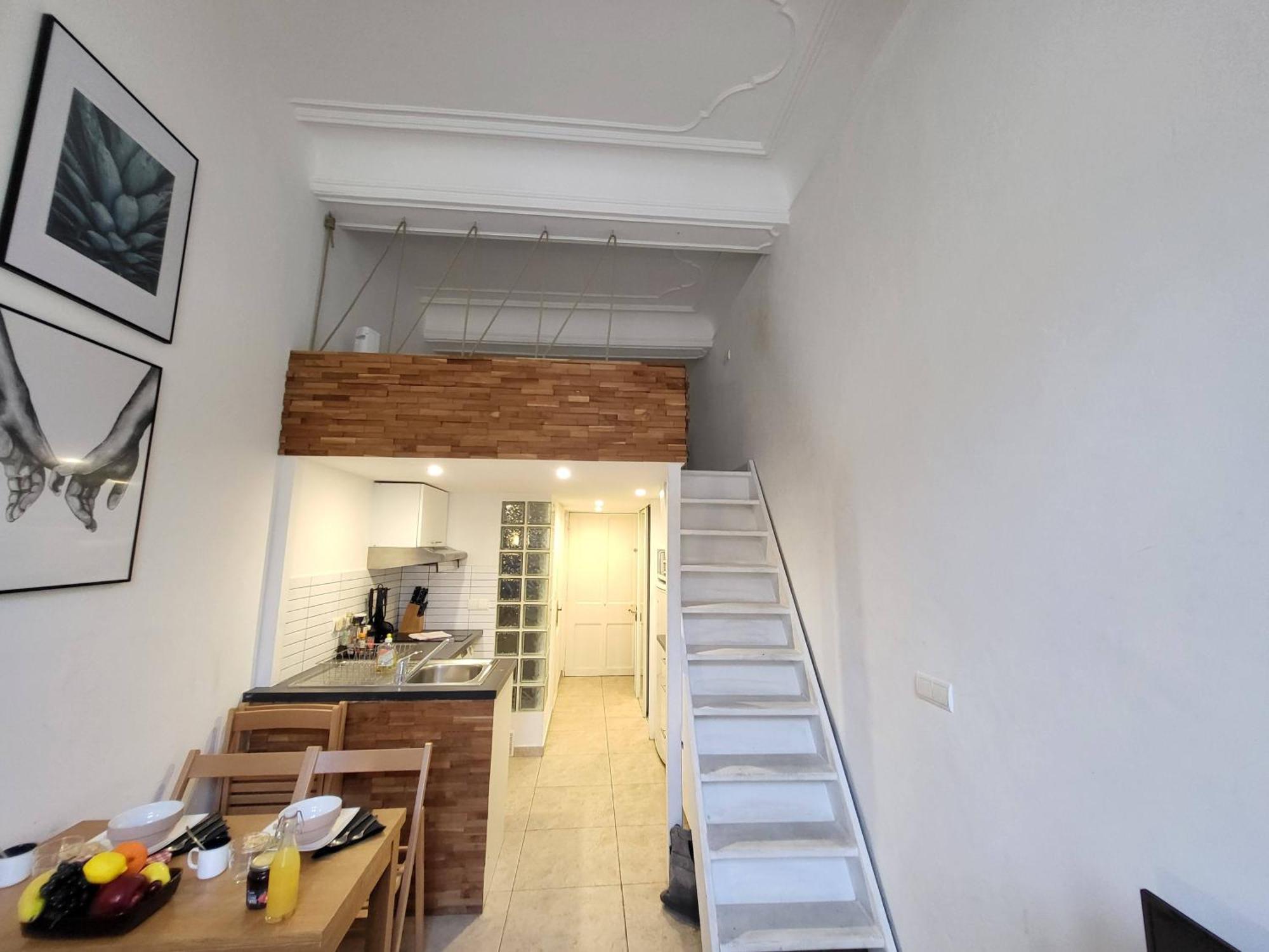 Apartment Au Coeur Du Vieux-nice - Plages - Mezzanine - 3 Personnes - A Pied! *