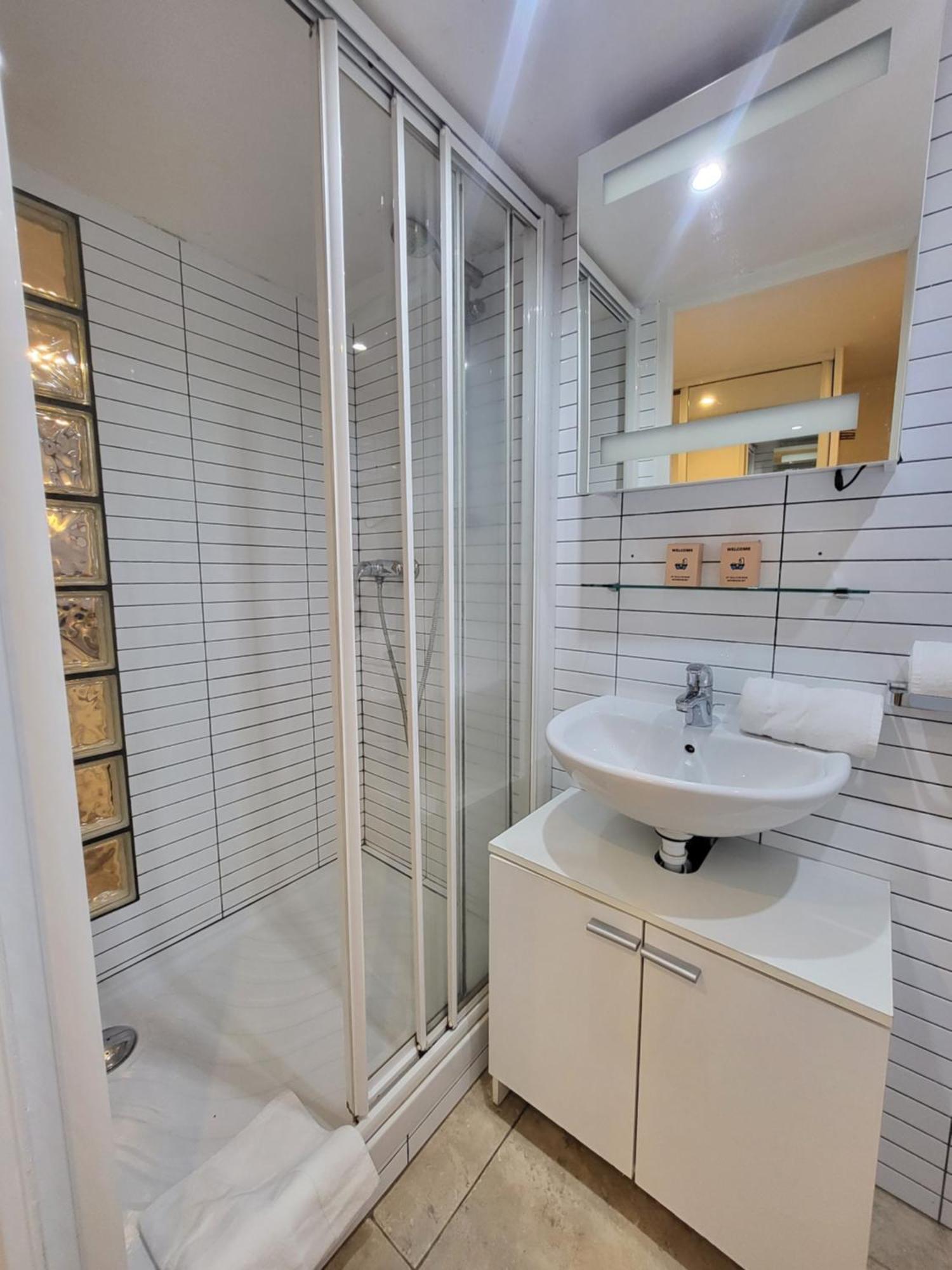Apartment Au Coeur Du Vieux-nice - Plages - Mezzanine - 3 Personnes - A Pied!